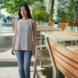 SIMPLY VERA WANG SLEEVELESS STRIPED TOP